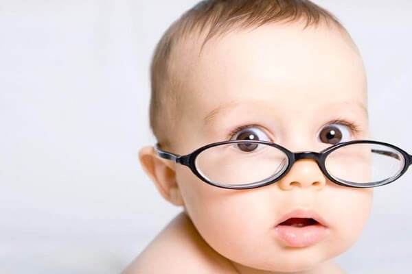 Omega 3 giúp cải thiện sức khỏe đôi mắt cho bé