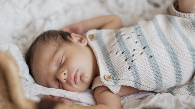 Giúp bé tự ngủ là cách để trẻ hình thành thói quen tốt