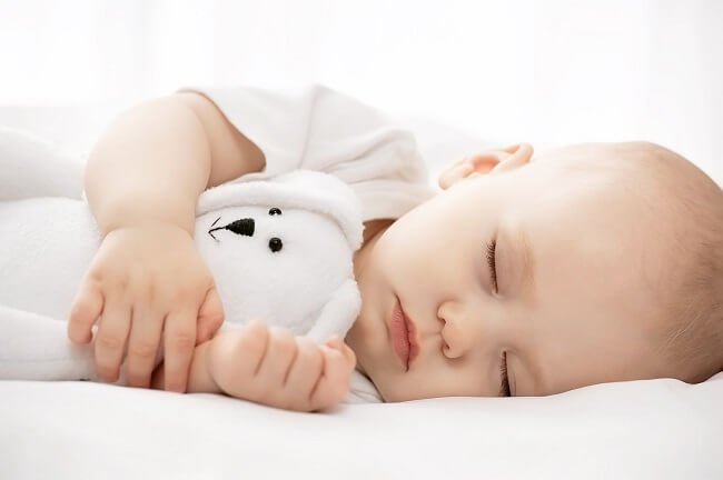 Nguyên nhân bé mê ngủ không chịu bú