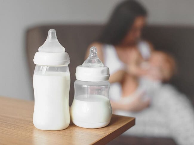 Cách bảo quản sữa mẹ sau khi vắt ra ngoài