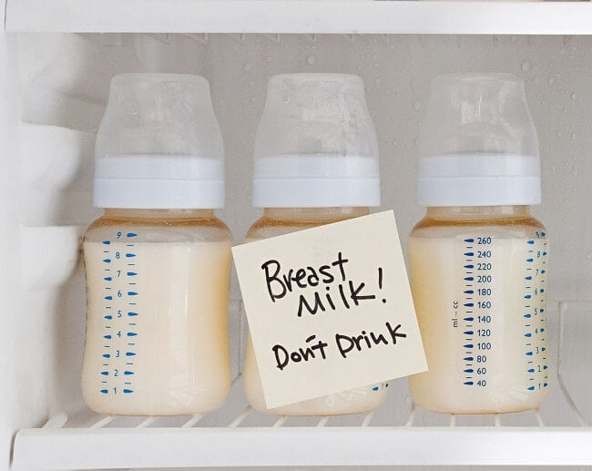 Sữa mẹ để ngăn đá tủ lạnh được bao lâu?
