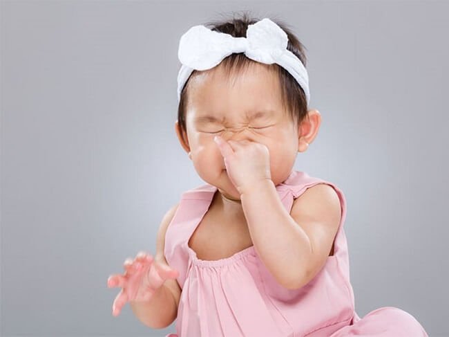 Trẻ nhỏ thường xuyên bị nghẹt mũi, sổ mũi, khó thở