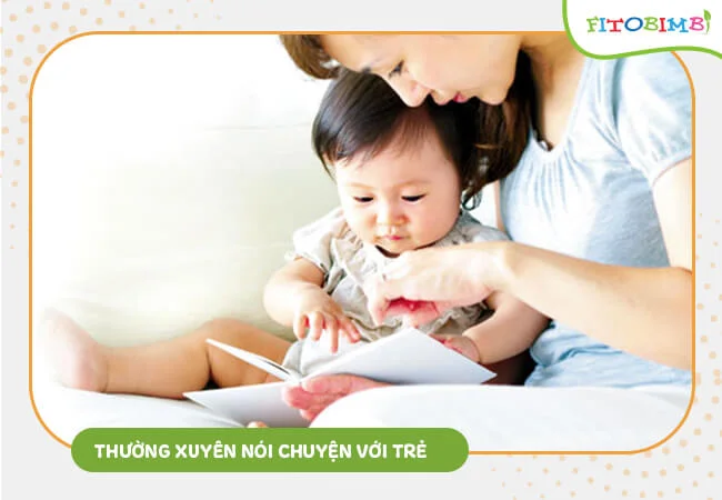 Thường xuyên nói chuyện với trẻ