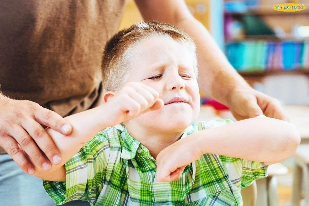 Tic là cảm giác lặp lại về chuyển động và âm thanh