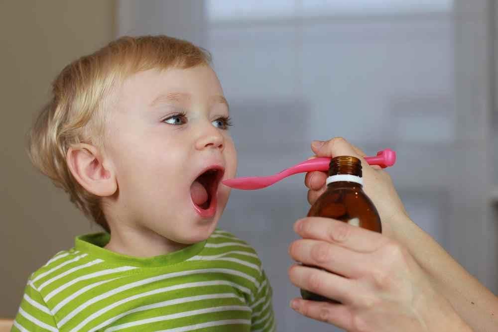 Nên lựa chọn sản phẩm vitamin dạng lỏng cho trẻ 1 tuổi
