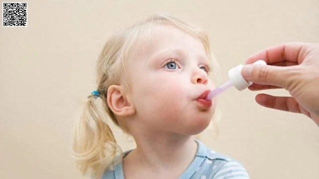 Cho trẻ uống vitamin định kỳ hoặc hàng ngày cũng biện pháp hiệu quả