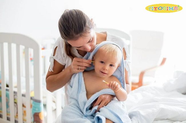 Không nên dùng tăm bông ngoáy tai cho trẻ