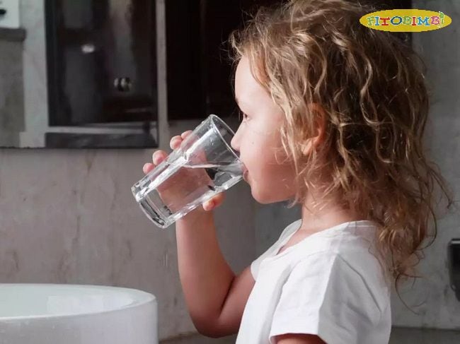 Súc miệng làm sạch họng cũng góp phần giúp tai nhanh khỏi bệnh