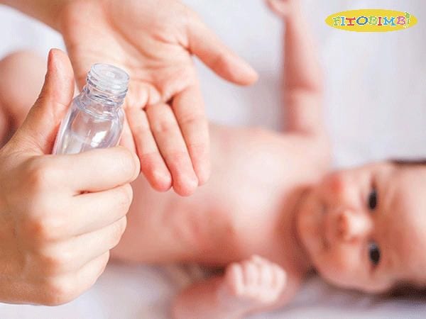Trẻ dưới 6 tháng tuổi không nên sử dụng dầu khuynh diệp để trị ho