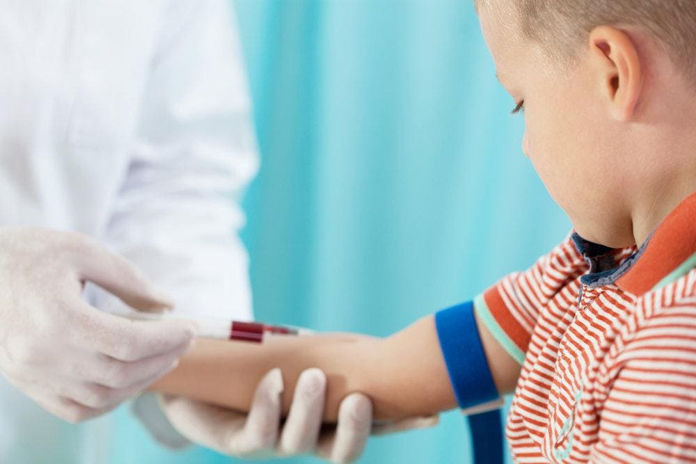 Xét nghiệm máu giúp chẩn đoán chính xác mức độ thiếu canxi ở trẻ