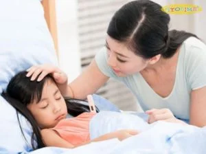 Chăm sóc trẻ bị viêm họng sốt