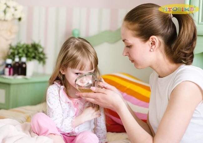 Cho trẻ uống trà ẩm giảm ho