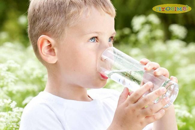 Cung cấp nhiều chất lỏng cho bé