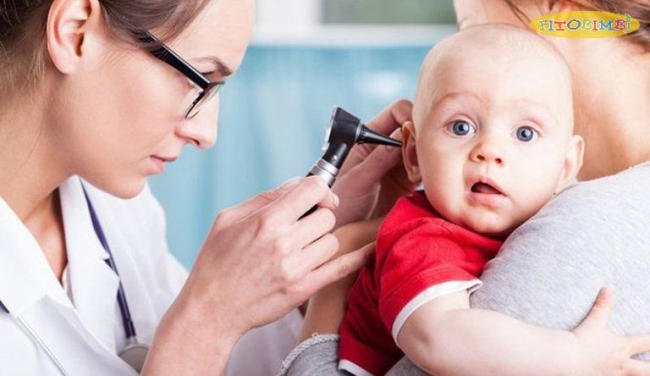 Trẻ bị dính nước vào tai là nguyên nhân chủ yếu gây viêm tai ngoài