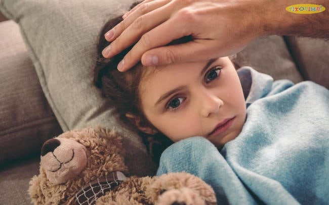 Trẻ bị viêm amidan, sốt khi nào cần đến bệnh viện?