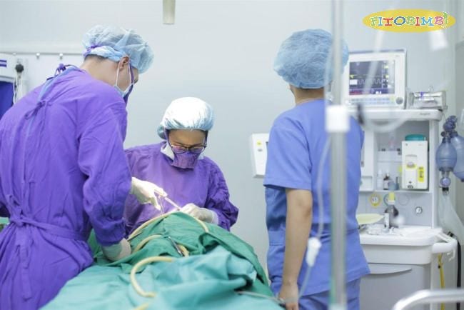 Trẻ có thể được chỉ định phẫu thuật khi bị viêm tai giữa nặng