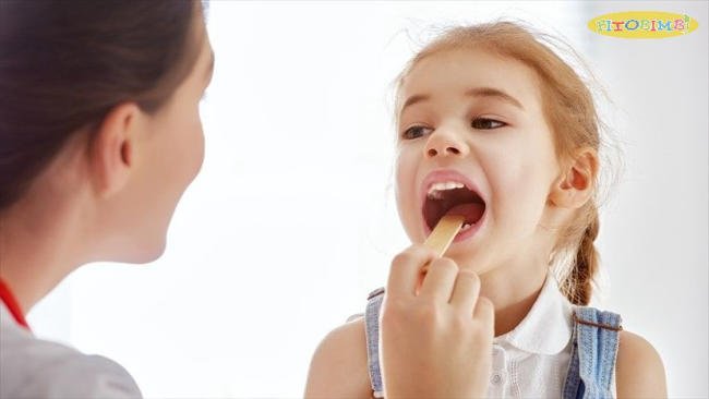 Triệu chứng viêm amidan cấp tính ở trẻ em thường xảy ra đột ngột
