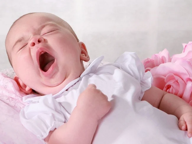 Mệt mỏi là dấu hiệu trẻ thiếu máu đầu tiên mẹ không được bỏ qua