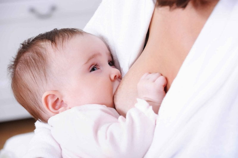 Trẻ có thể hấp thụ sắt từ sữa mẹ