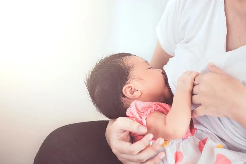 Kẽm trong sữa mẹ ít nhưng dễ hấp thụ
