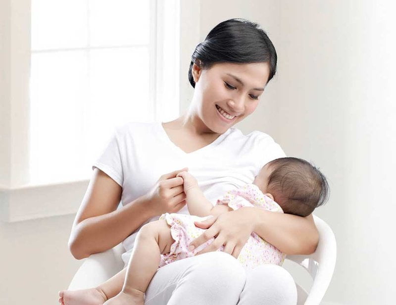Sắt trong sữa mẹ giúp bé hấp thụ dễ dàng