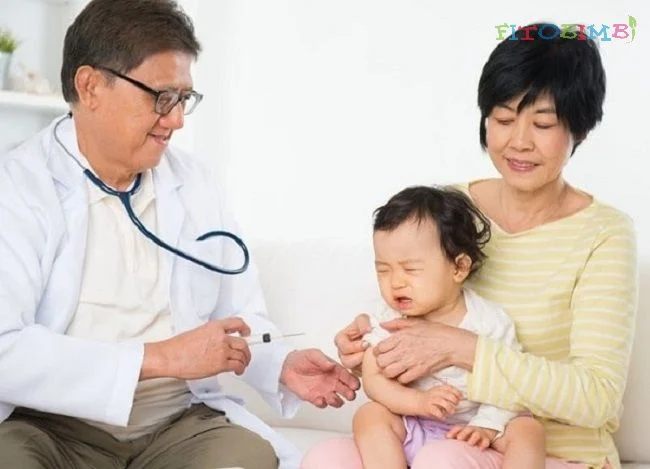 Trẻ bị ho sổ mũi nhẹ vẫn có thể tiêm phòng bình thường