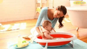 Trẻ bị viêm phổi có được tắm không? Hướng dẫn cách tắm cho bé an toàn