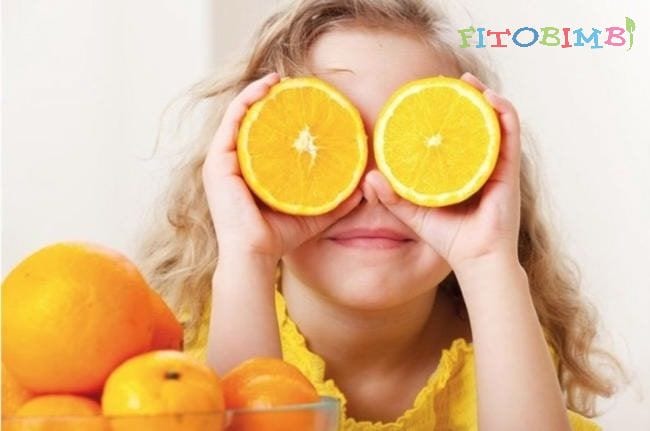Trẻ ho có nên uống nước cam không? Uống bao nhiêu là hợp lý?