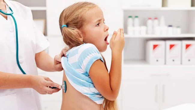 Viêm phổi là biến chứng nguy hiểm của viêm phế quản