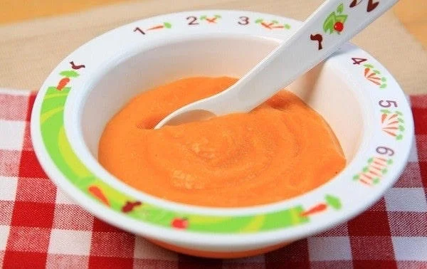 Cháo cà rốt cho bé ăn dặm