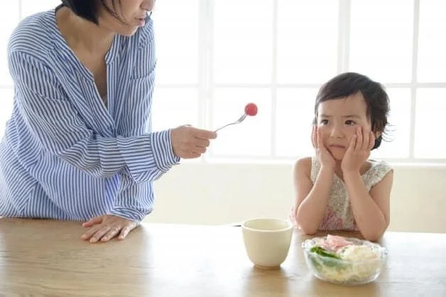 Bé 2 tuổi biếng ăn có dấu hiệu nào?