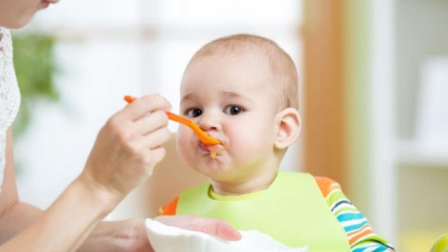 Bé 6 tháng tuổi ăn dặm mấy bữa 1 ngày là “khoa học”?