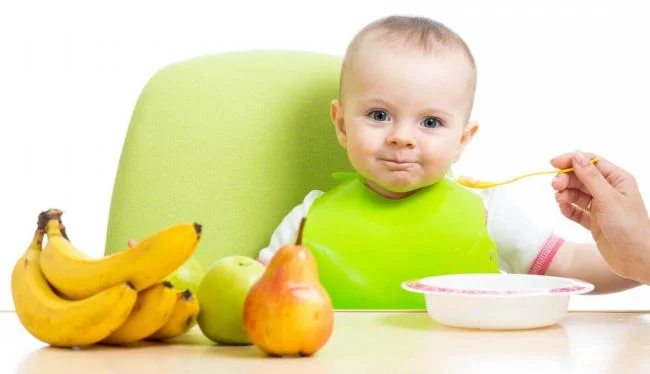 Có nên cho bé 5 tháng tuổi ăn trái cây không?
