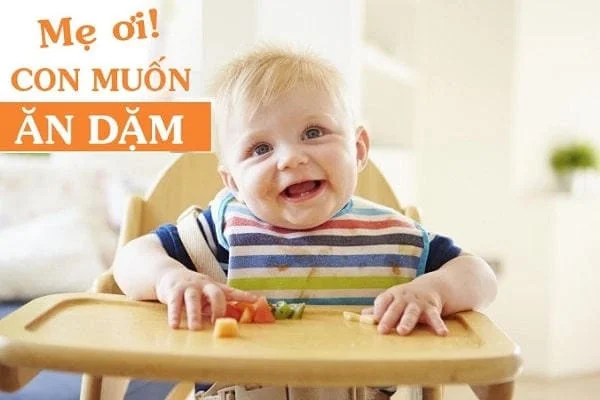 Dấu hiệu bé “sẵn sàng” ăn dặm