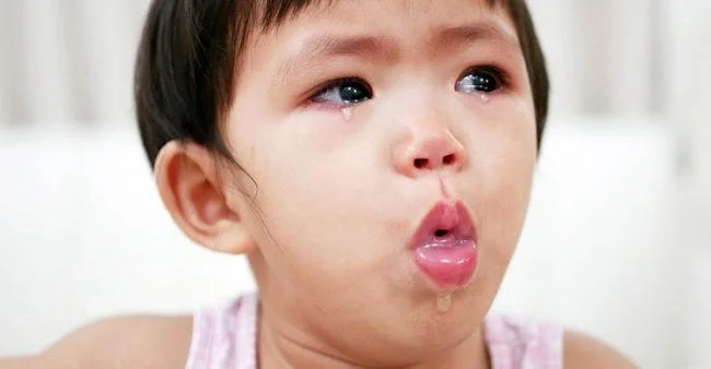 Khi biếng ăn trẻ hay tìm cách nôn trớ