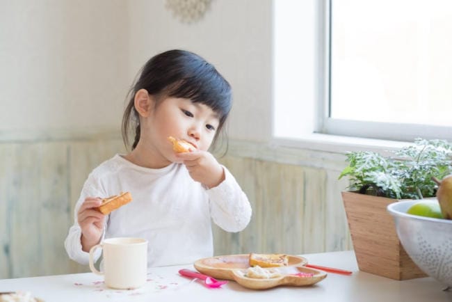 Những điều nên làm khi trẻ 3 tuổi biếng ăn