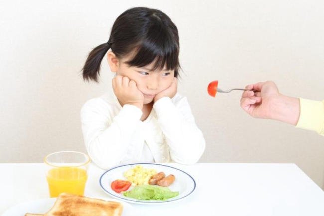 Trẻ biếng ăn phải làm sao? Cách trị biếng ăn ở trẻ