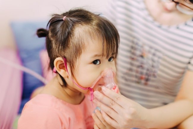 Trẻ nhỏ rất dễ mắc bệnh hô hấp vì vậy cần tăng sức đề kháng