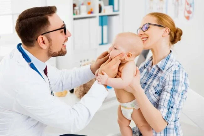 [Chuyên gia giải đáp] - Cắt thắng lưỡi muộn có sao không?