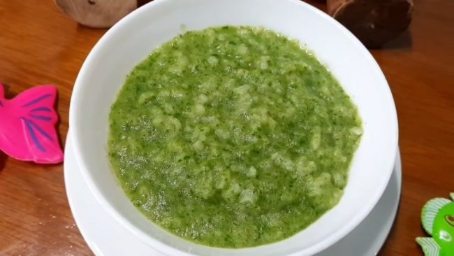 Cháo lươn cho bé với cải bó xôi