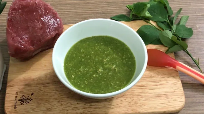 Cháo thịt bò rau ngót cho bé ăn dặm