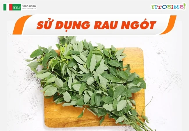 Nước cốt của lá rau ngót có thể giúp bé giảm đau, bớt sốt