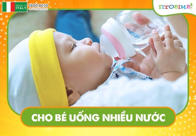 Giai đoạn hạ sốt mẹ hãy tăng cường nước điện giải cho con