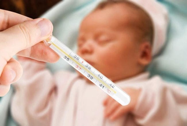 Sốt do trẻ bị rối loạn mô liên kết