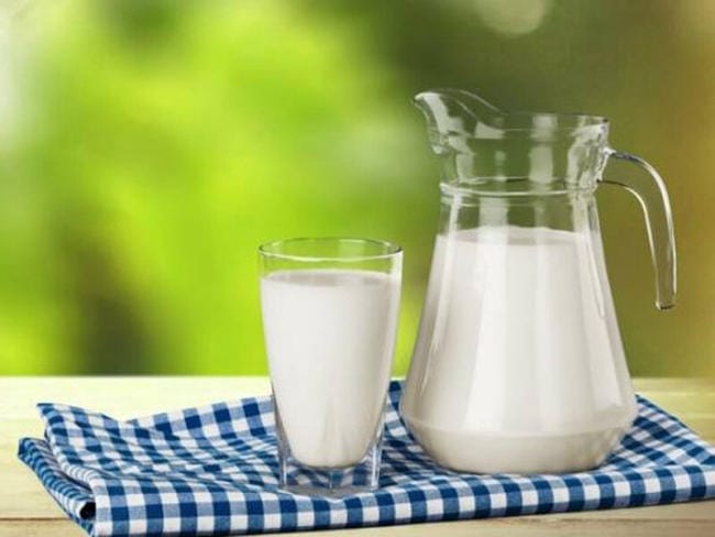 Sữa là nguồn bổ sung B12 tốt cho trẻ nhỏ