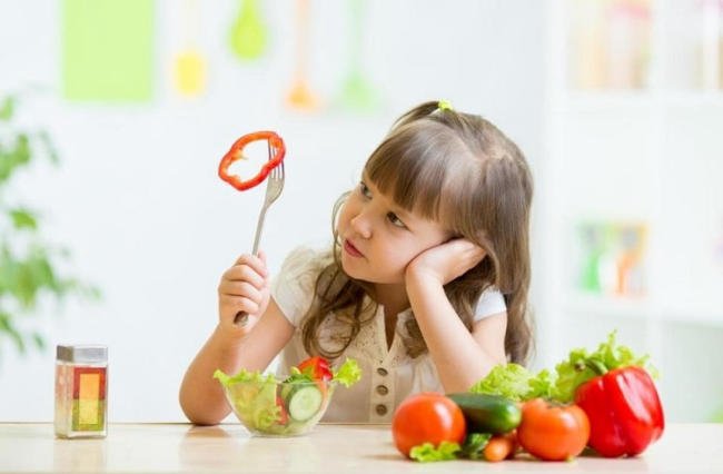 Tình trạng biếng ăn ở trẻ 7 - 8 có thể là do ảnh hưởng của kháng sinh