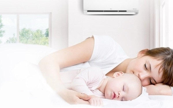 Trẻ sơ sinh bị nấc do thay đổi nhiệt độ đột ngột