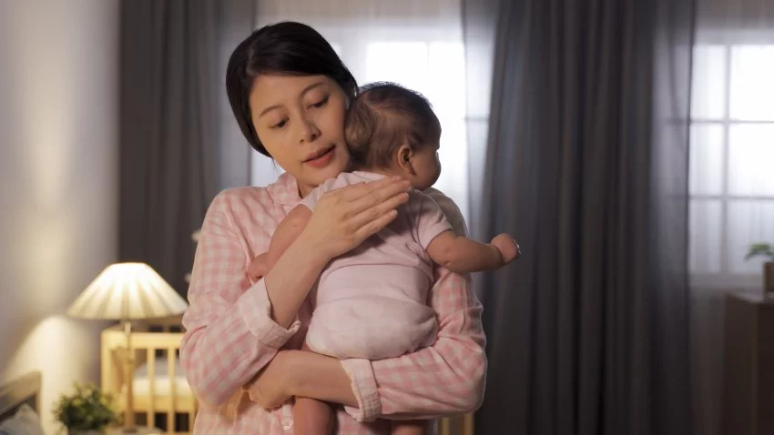 Cách vỗ ợ hơi cho trẻ