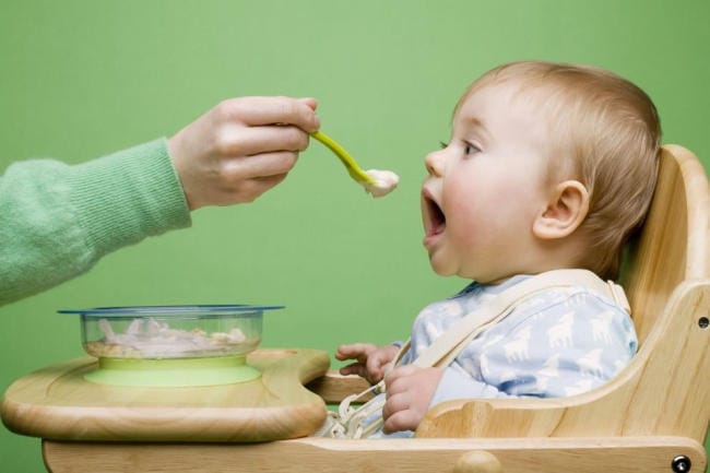 Cho bé ăn thức ăn mềm khi đang bị bệnh
