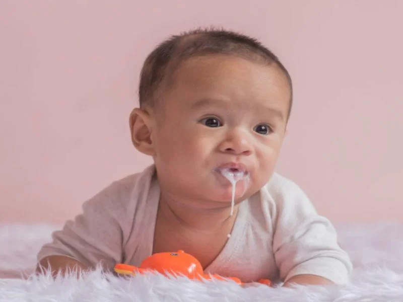 Mẹo dân gian chữa nôn trớ ở trẻ sơ sinh